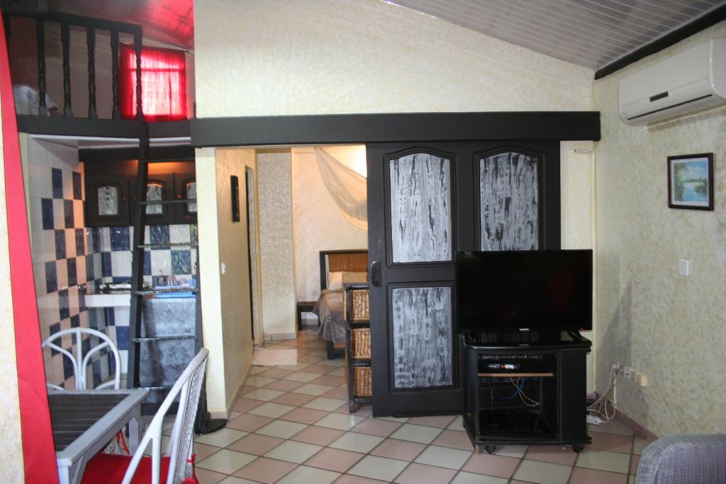 Hotel Napoleon Lagune Lome Exterior photo